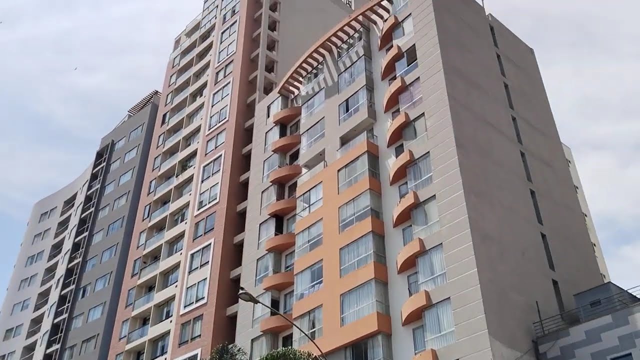 Edificios por la Avenida San Felipe, Jesús María - 02/01/2026 (LIMA - PERU)