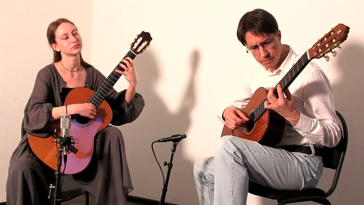 J.S. Bach: Bourree, BWV 831 (classical guitar duet)