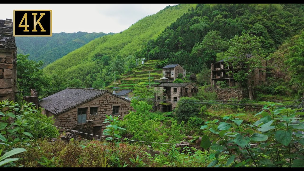 China traditional village walk.Rainy Stone Houses in Huangshitan: A Deep Mountain Paradise Life-4K