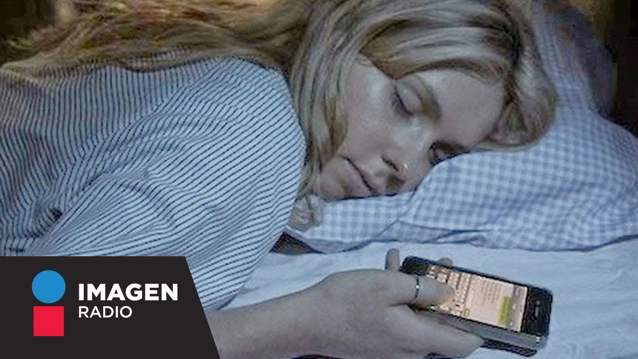Los riesgos a la salud de dormir cerca de tu celular / ¡Qué tal Fernanda!