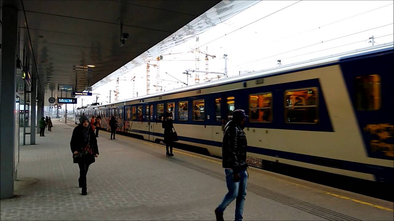 Wien Praterstern (Österreich) mit S-Bahn, Taurus und Wiesel