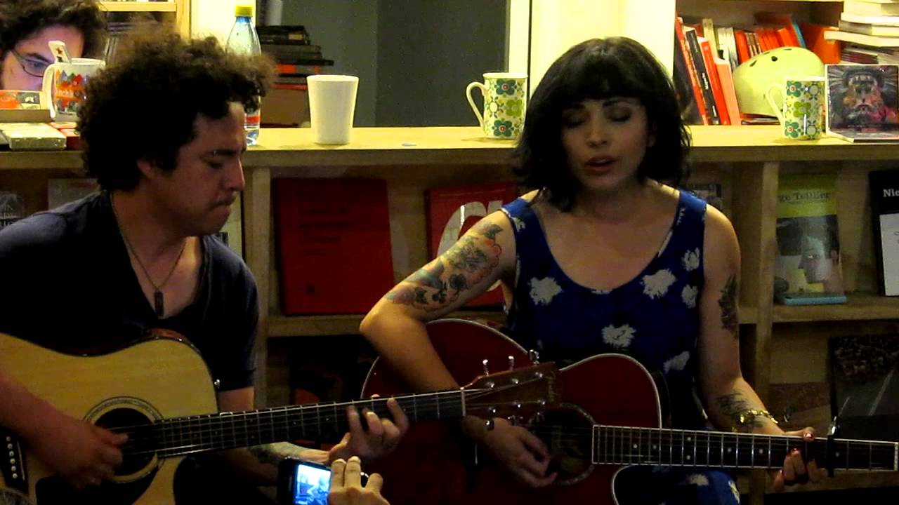 MON LAFERTE - Vuelve por favor (Acústico)