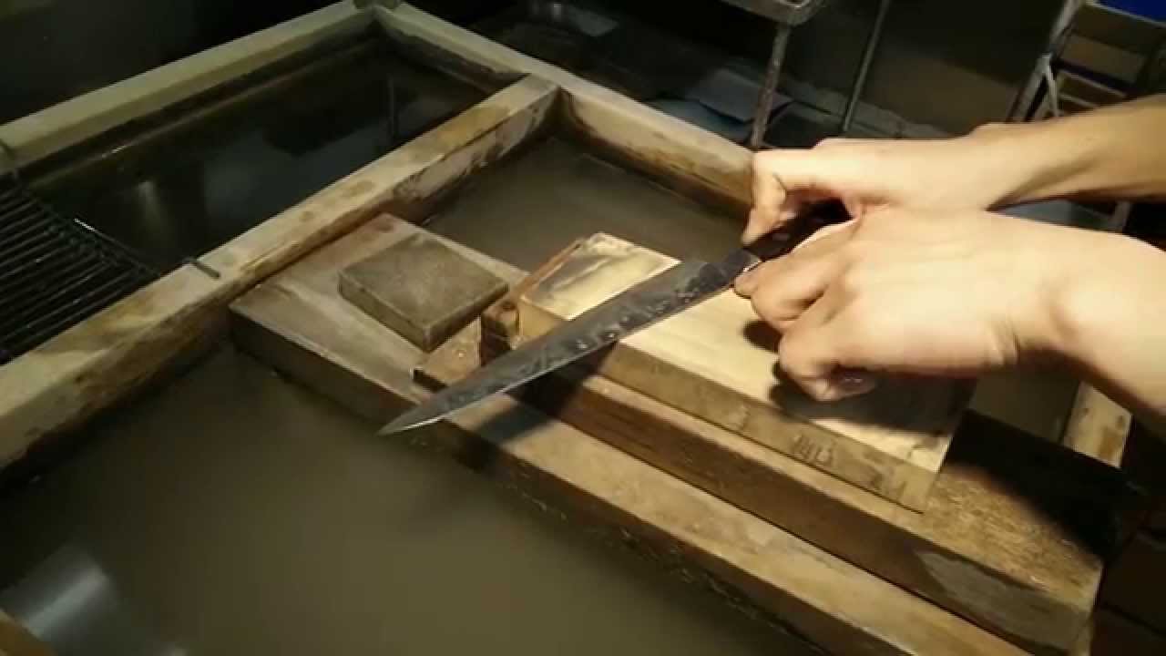 How to sharpen a knife - by master from Aritsugu knife store Kyoto