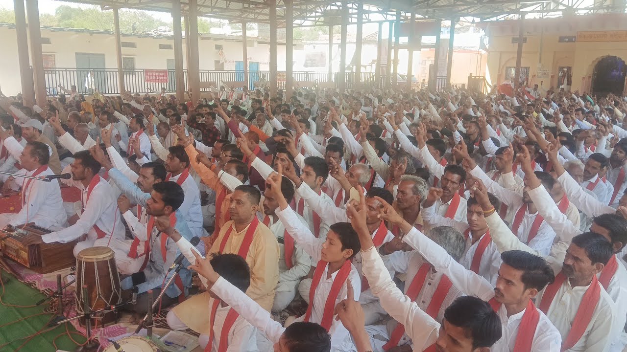 लाइव है! दमोह पथरिया बिलानी में केंद्रीय मुख्य सचिव के उद्बोधन दुर्गा चालीसा पाठ संपन्न