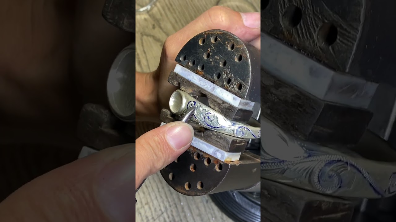 Unique hand-engraved silverbracelet