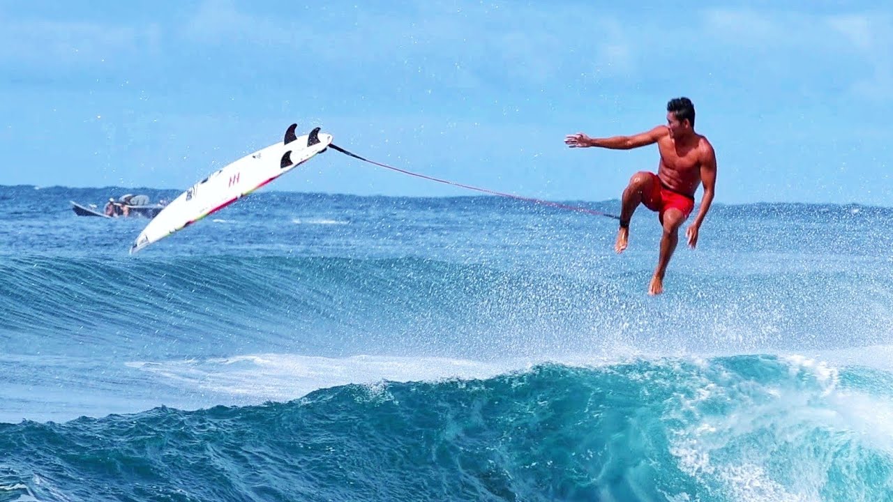 pro surfer hunting Nipussi waves||mentawai island 