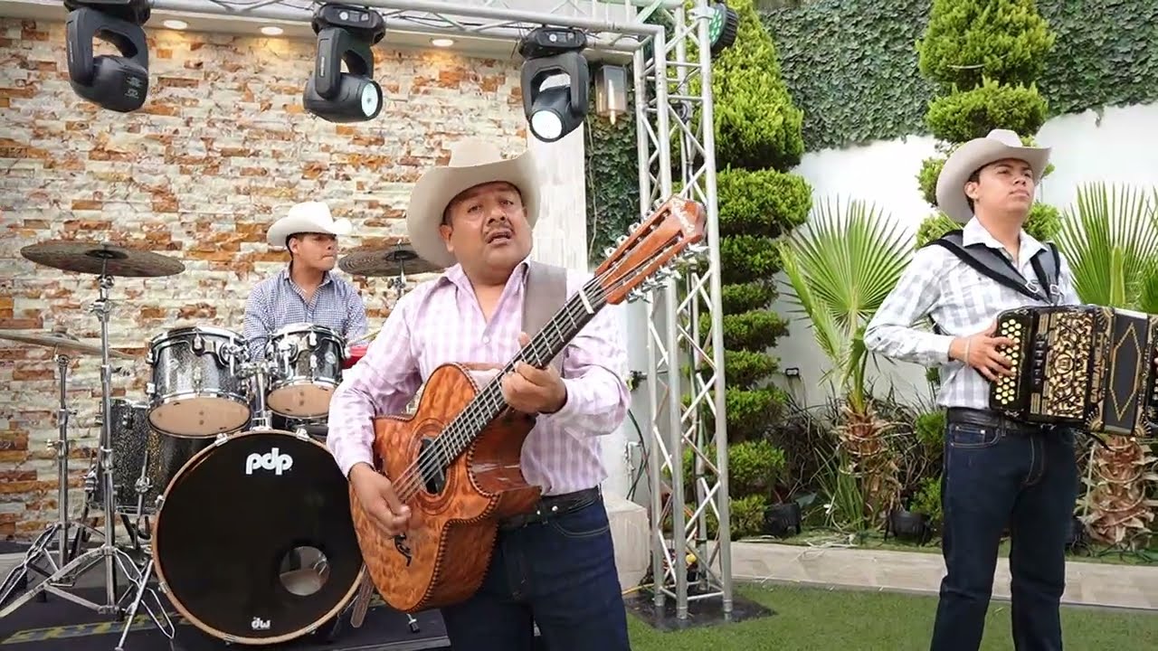 Entre Hierba Polvo y Plomo — Los Compas De Tijuana (VIDEO)