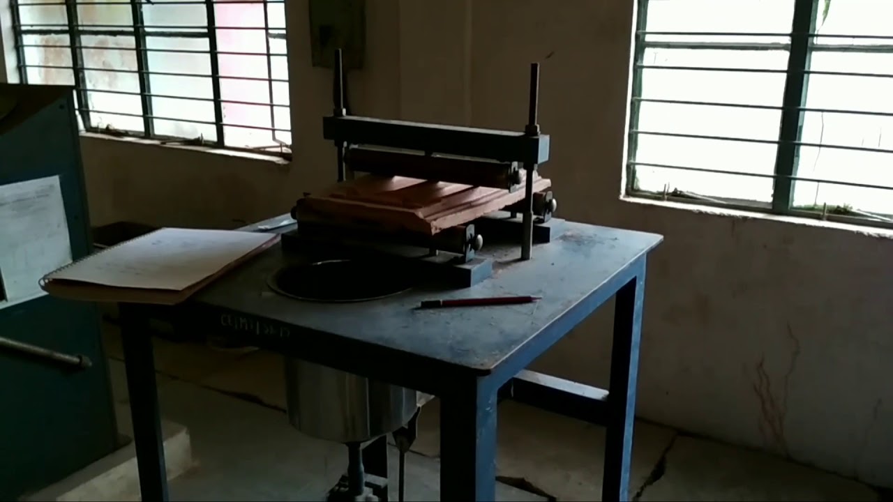 Flexural strength test on roof tile
