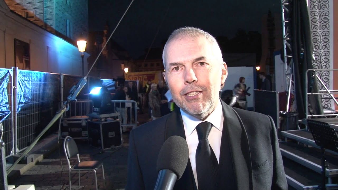 Marek Eben praises the miked lid of ANT. PETROF
