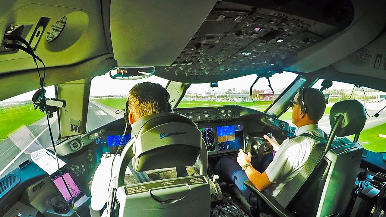 Dreamliner 787 Cockpit out of Amsterdam