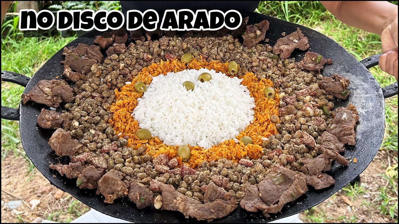 ALMOÇO COMPLETO NO DISCO DE ARADO AQUI NA ROÇA, CARNE , FEIJÃO TROPEIRO E FAROFA 