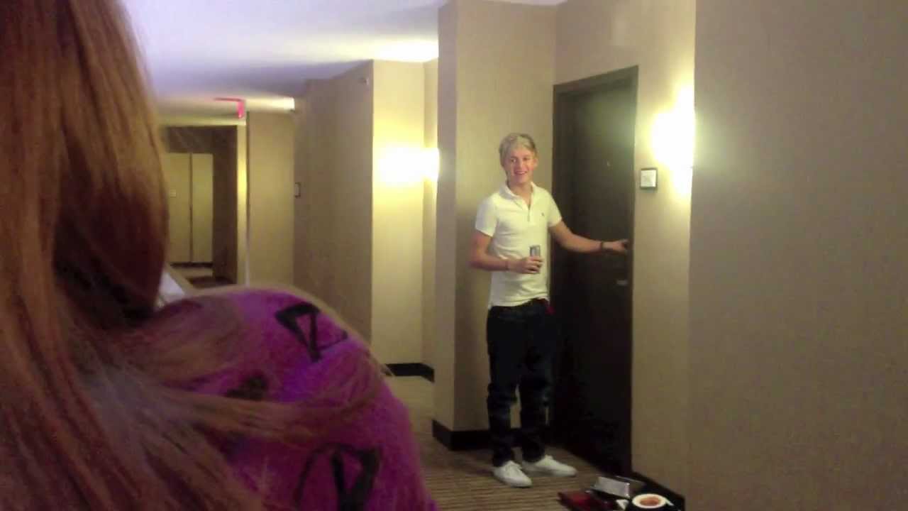 One Direction was in our hotel!!! (Tour Life)