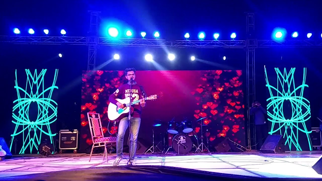 Aadat, Adhi Adhi Raat - Live Performance