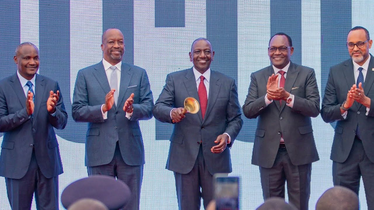 Президент Руто позвонил в колокол на Найробийской фондовой бирже после листинга компании Kenya Pi...