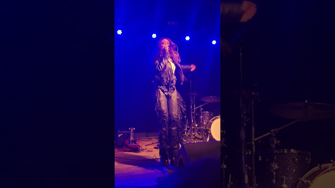 Isabel LaRosa Live in Chicago: butterflies
