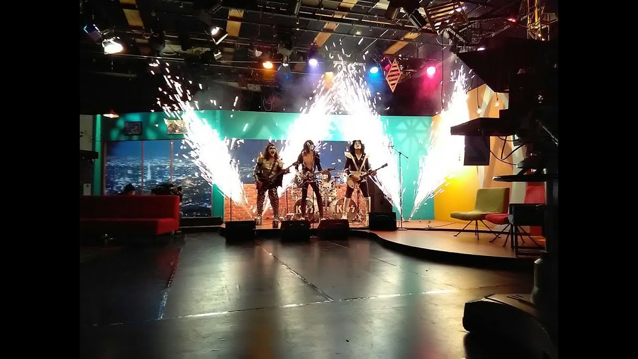 CARNIVAL OF KISS - A RITMO DE YAZ (Programa TV)