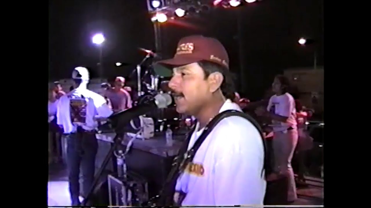 Popurri de Los Invasores de Nuevo Leon en Vivo Campaña del Viejo Paulino
