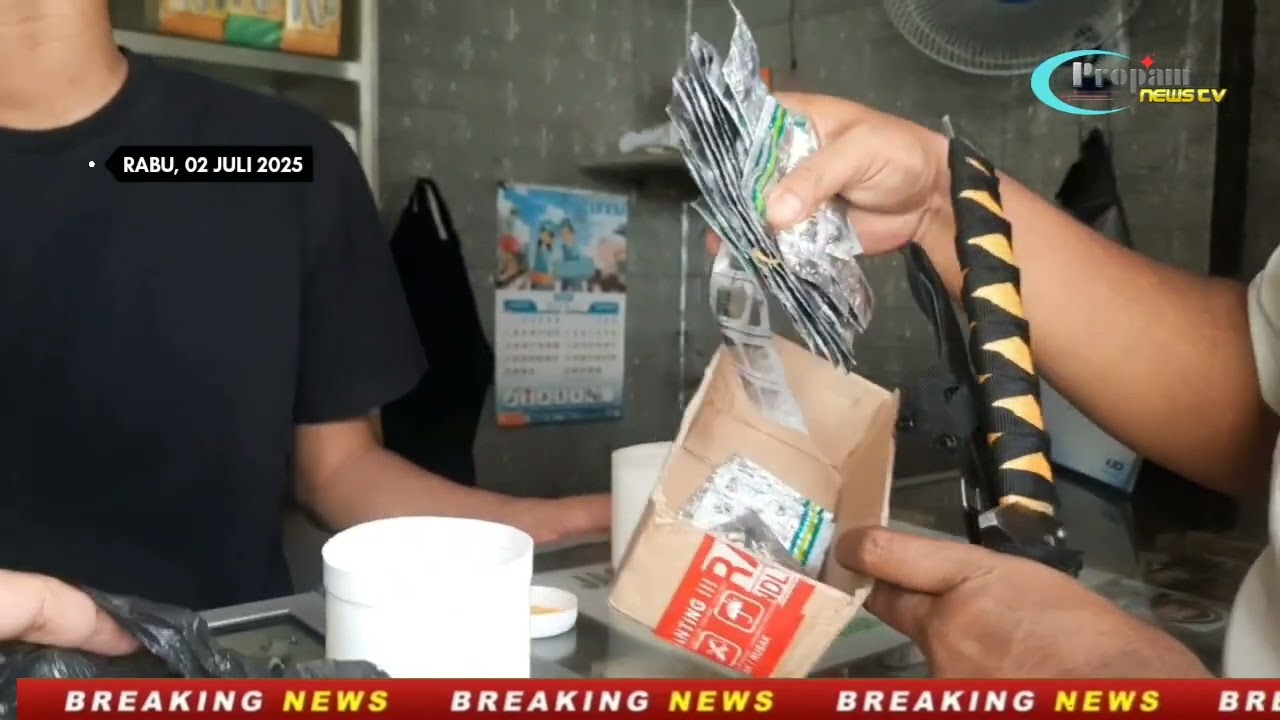Satpol PP Pasar Minggu Menggerebek Toko Obat Ilegal Di Jalan Jalan Raya Ragunan