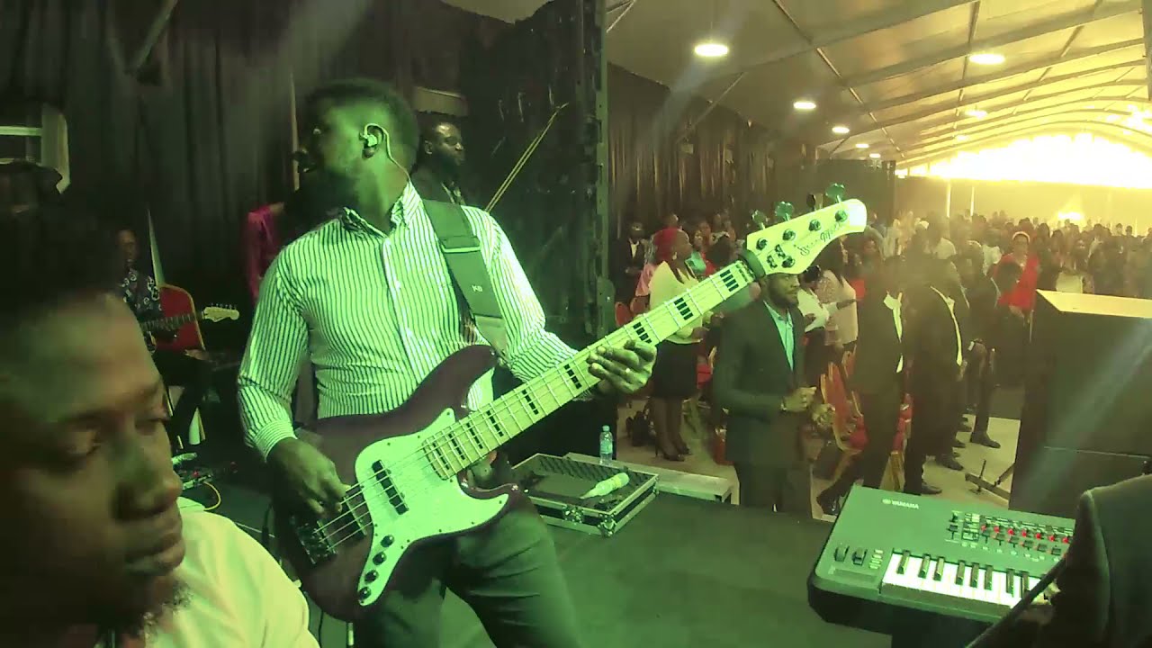 TOO HOT!!! THE HUSTLE AND BUSTLE GROOVE IS BACK!!! KOKO BASS // BAND CAM @PastorJerryEze