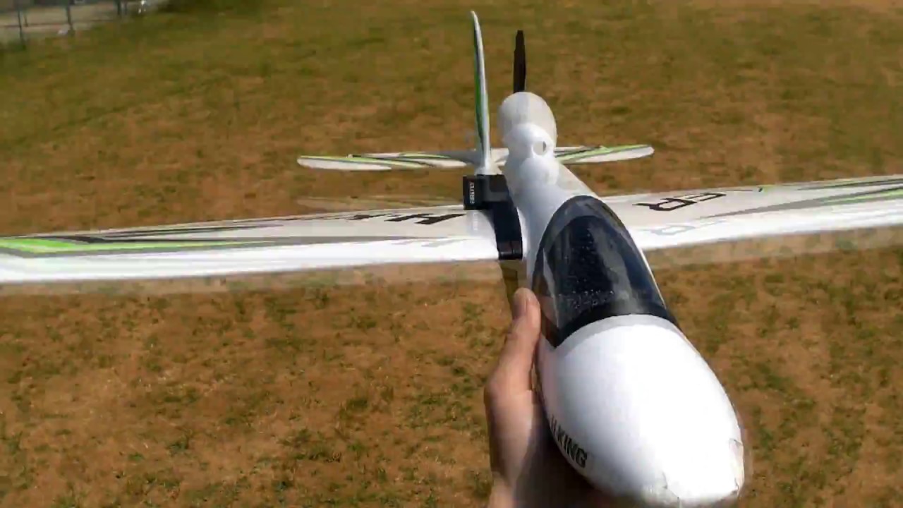Hobbyking Bixler 1.1 V2 flight 1400mm wingspan (best beginner glider)