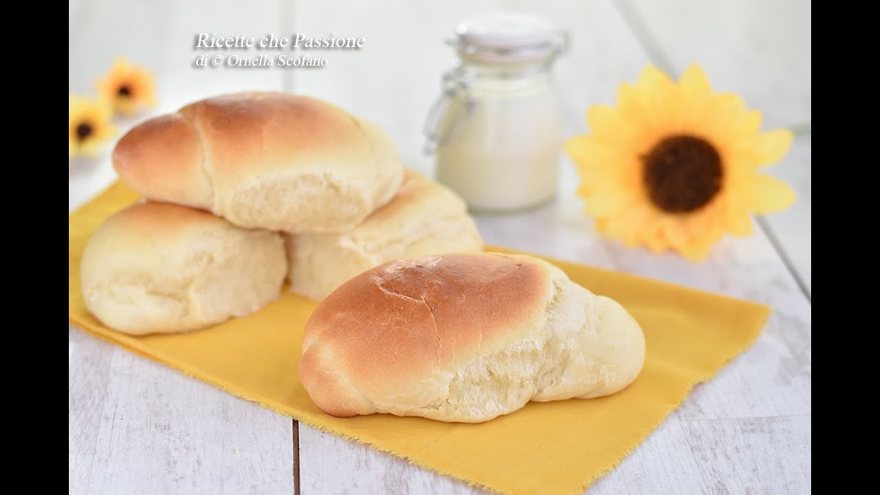 Panini al latte i pi&ugrave; soffici che ci sono sul web - Ricette che Passione