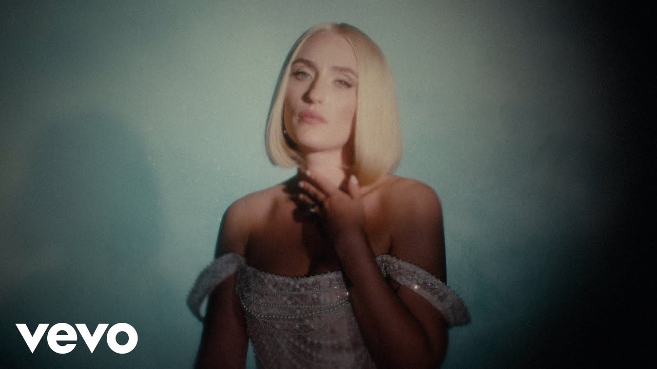 Mara Sattei - mezzocuore (Official Visual Video)