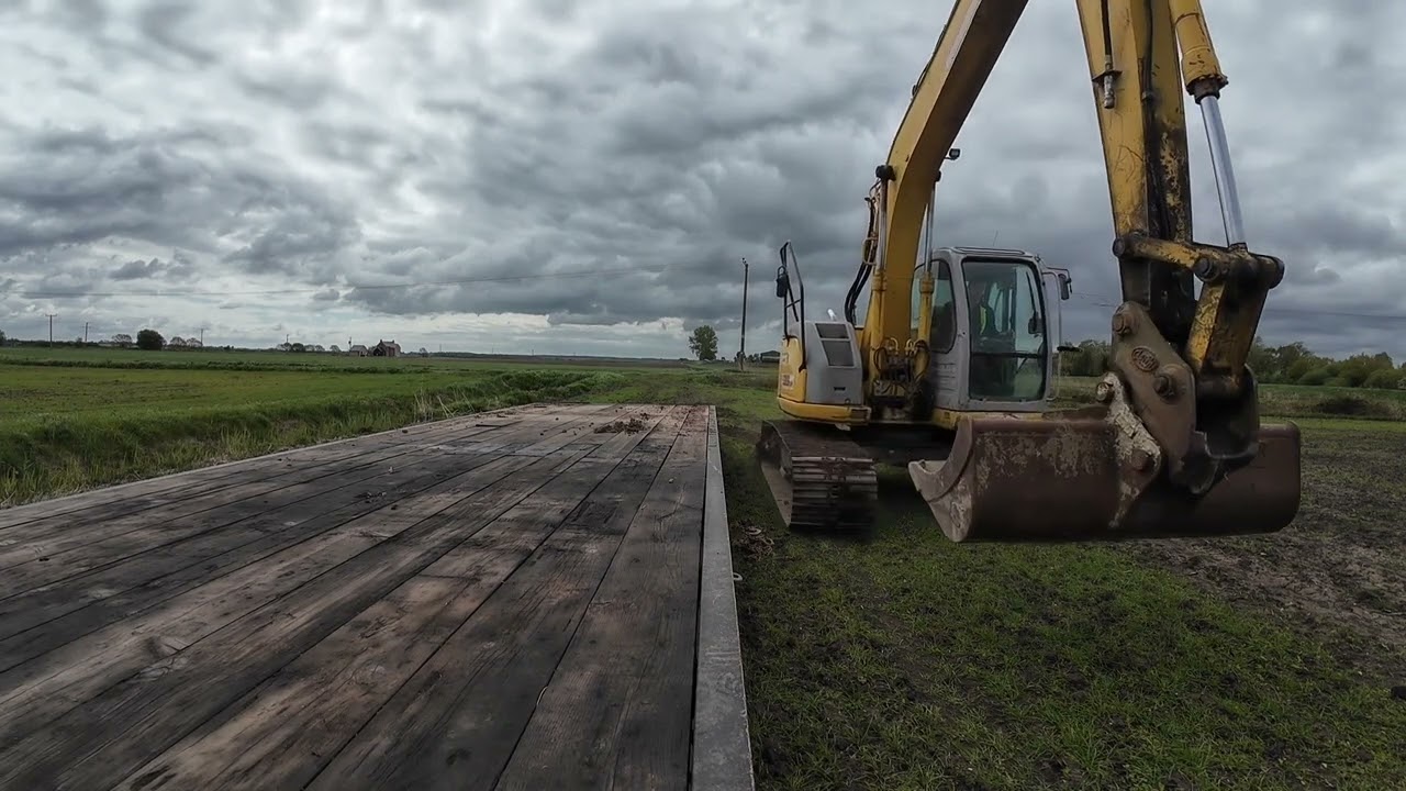 Ditching Using NH Kobelco e135sr and the insta360 X4 camera.