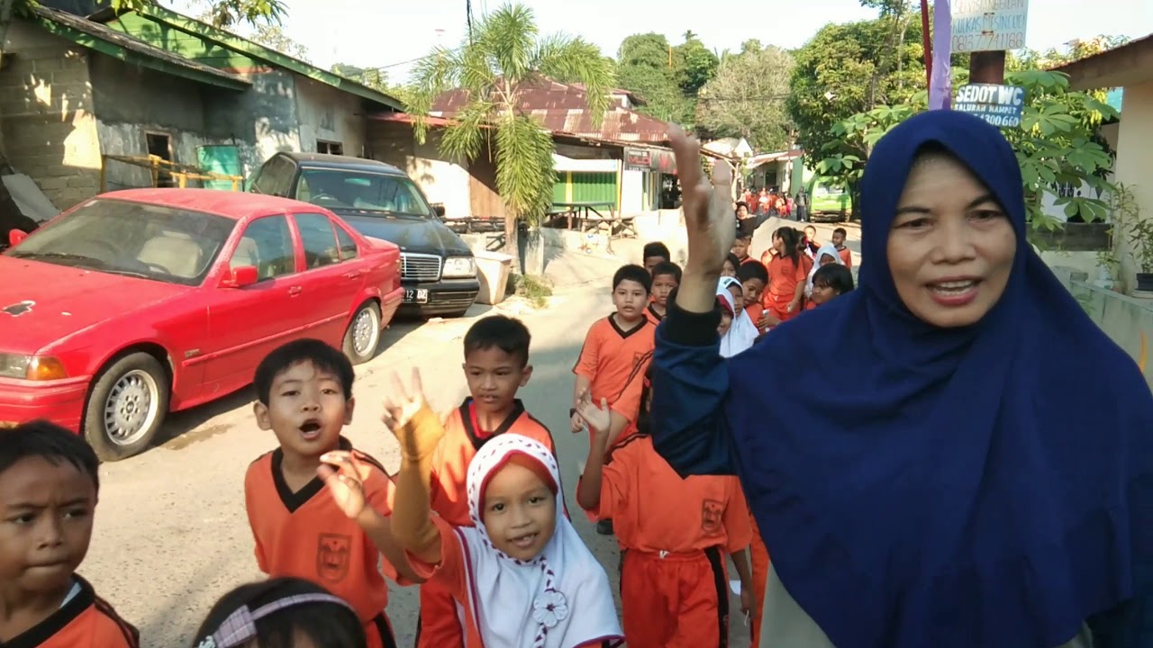 GERAK JALAN DAN DOORPRIZE SDN 004 BATU AMPAR