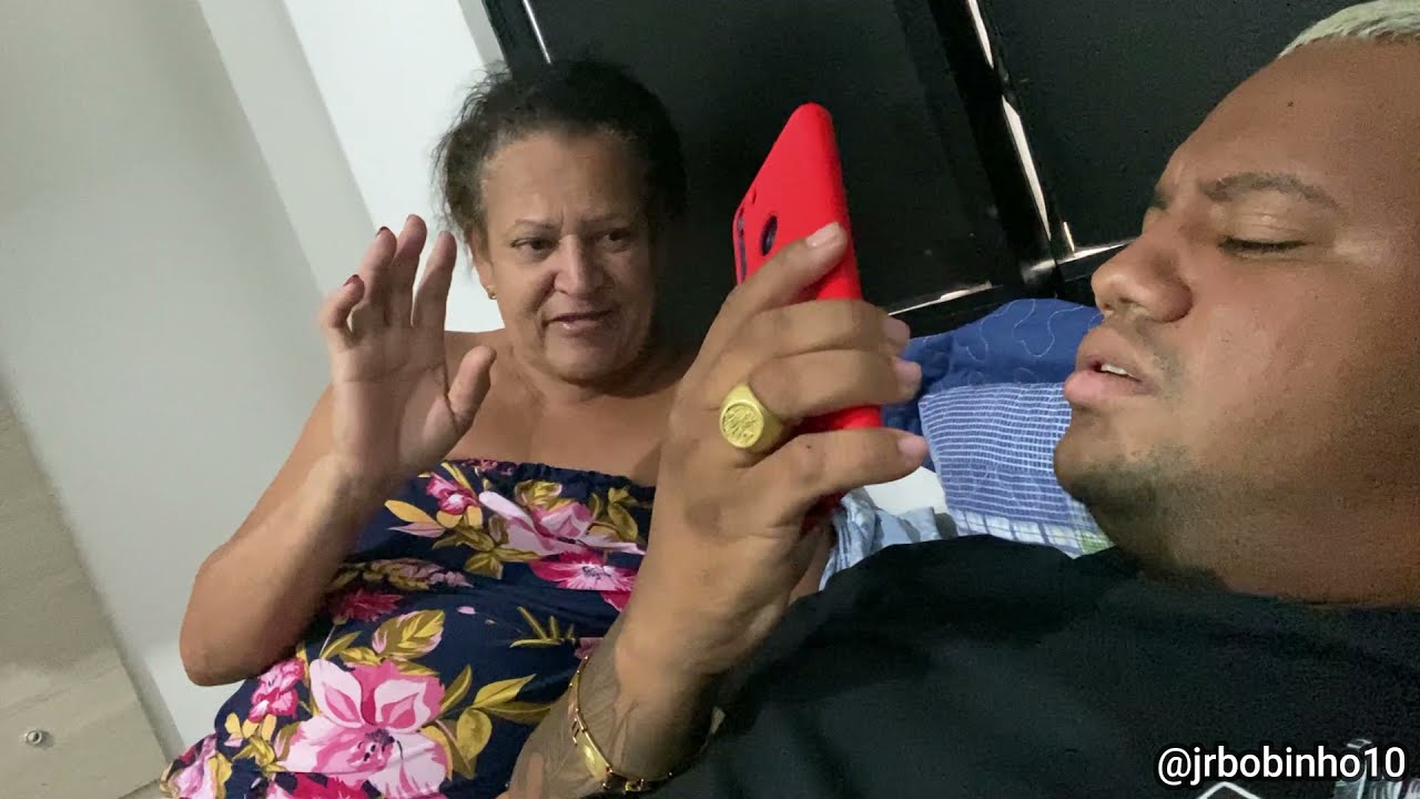 BOTEI UMAS MERCADORIAS NO NOME DE MAINHA