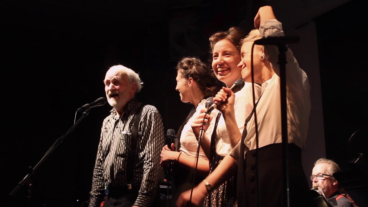 Valdy and the 'Andrews Sisters' - 