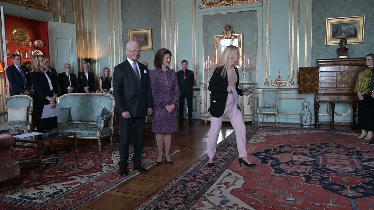 King Carl Gustaf and Queen Silvia handing out medals to Swedish sports profiles