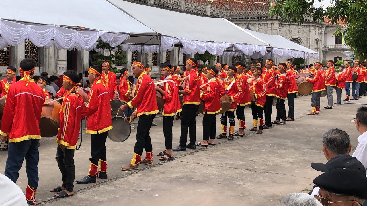 Đội Trống Hoành Tráng Nhất Giáo Phận Bùi Chu, Rước Đoàn Lễ Nghi Ra Thánh Đường Giáo Xứ Quần Liêu