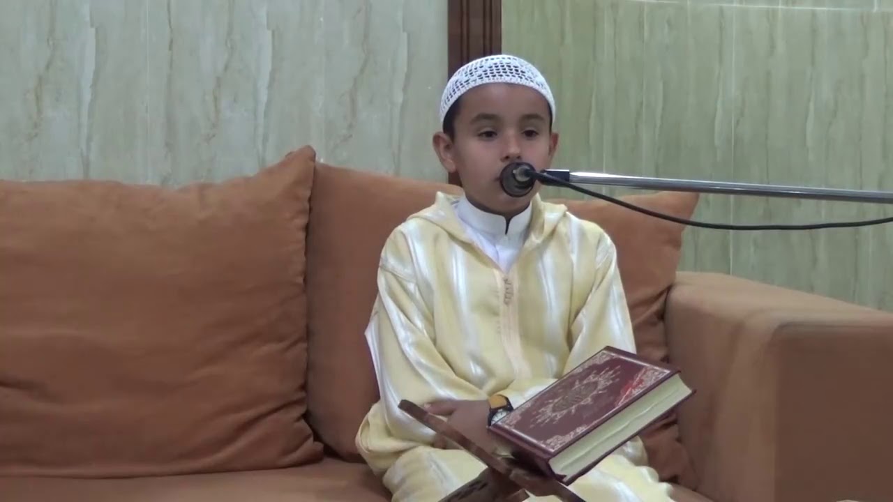 تلاوة خاشعة للطفل المعجزة عبد الرحمن فارح - مسجد المنار - الحمامات