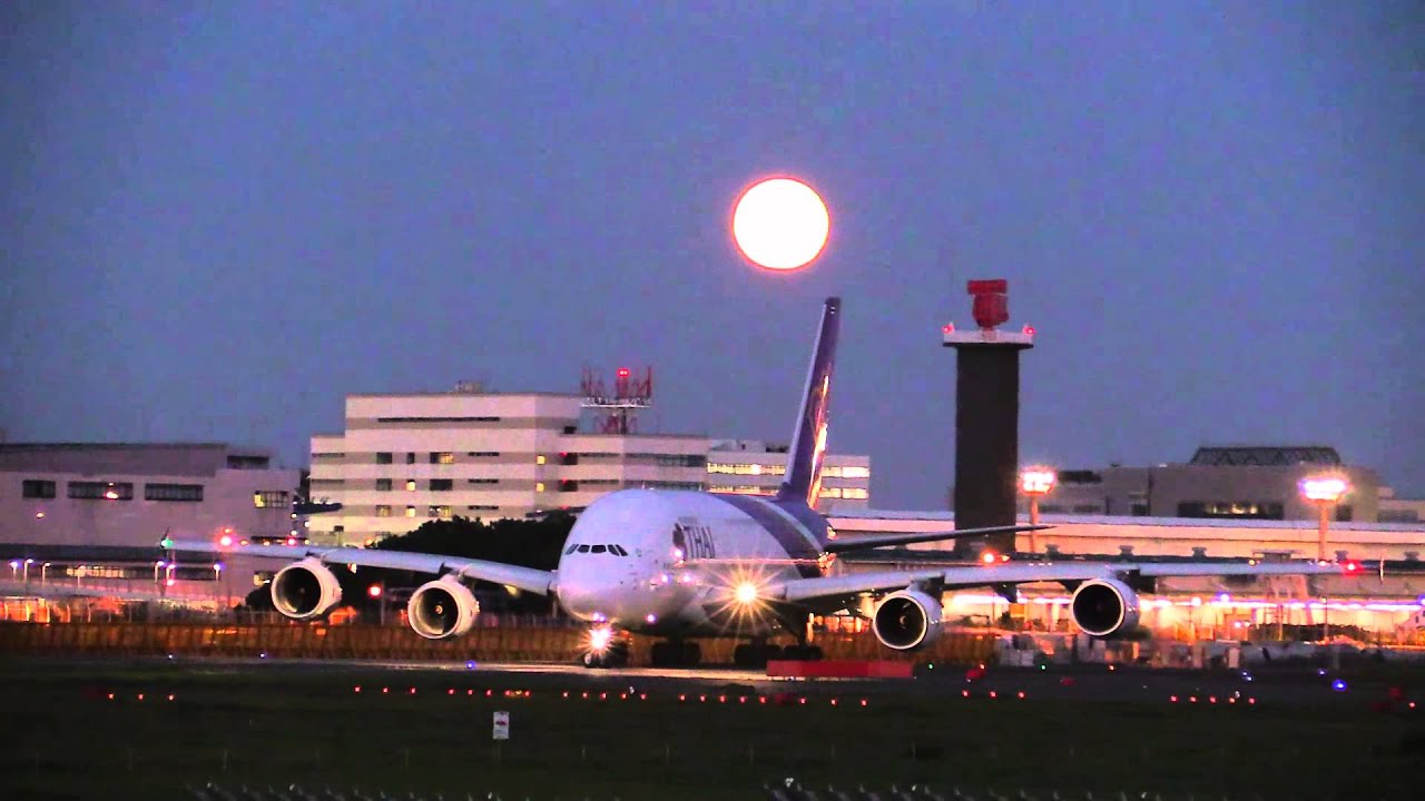 A380 with Super Moon (HS-TUE / 201408-11 18:53 / NRT)