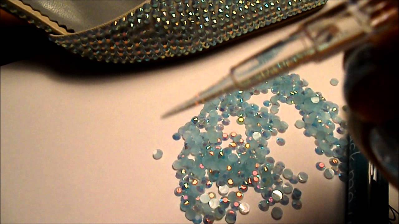 DIY, dedora tus zapatos con piedras azul tornasol AB crystal