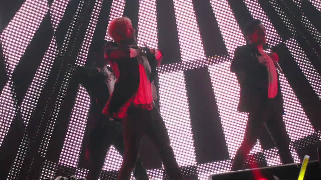 BIGBANG NJ MADE Concert 2015 - Strong Baby (Seungri solo)