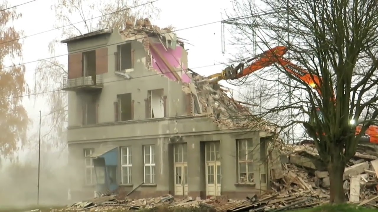 Demolice výpravní budovy v Krasíkově  31.10. - 1.11.2024