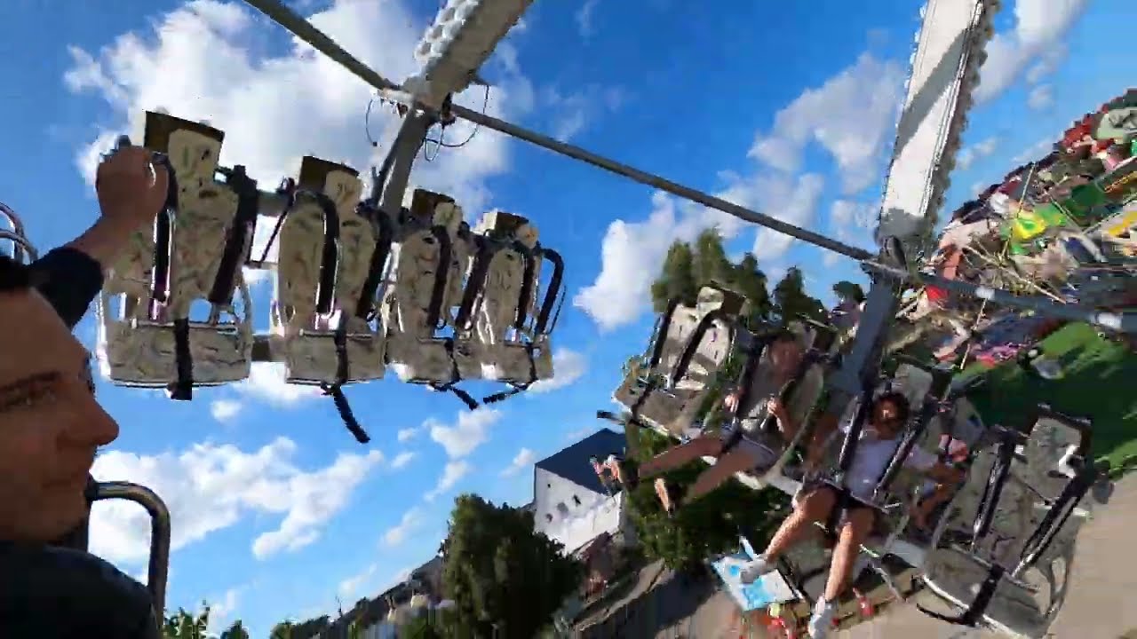Karuzela Extreme (Lunapark Maja) On ride 1 - Rowy - Lipiec 2023