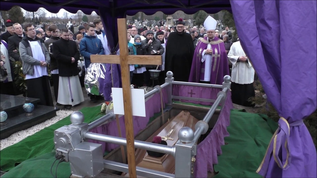 Kondukt żałobny  ze ś.p. Antonim Kitzermann na cmentarz  parafialny w Lubawie