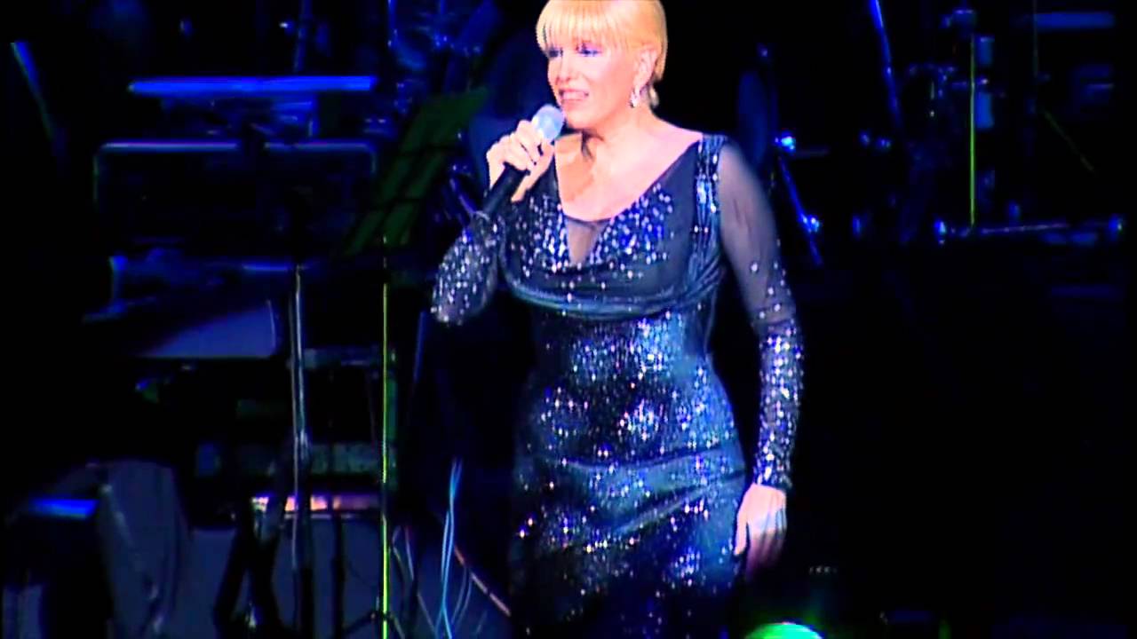 VALERIA LYNCH - POPURRI EXITOS (SHOW COMO NUNCA)