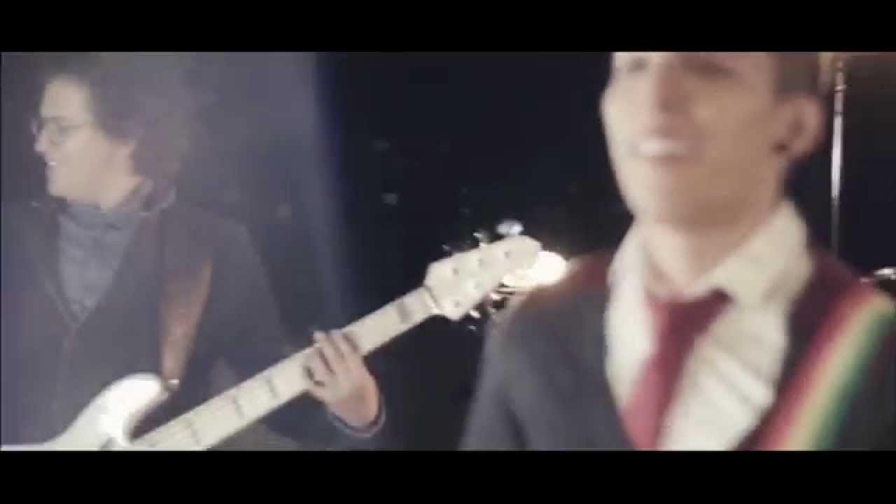 Amor A Primera Vista - Alkilados (Video Oficial)