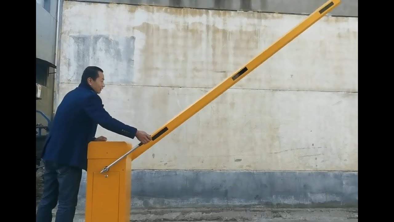 Manual barrier gate