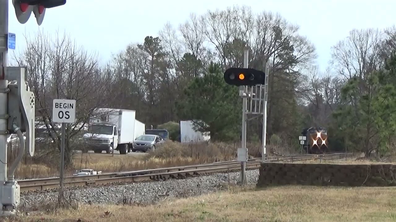 CSX R 653 01 Marshall Shuttle by SE Shelby 12 1 25 Siding to main w Commentary