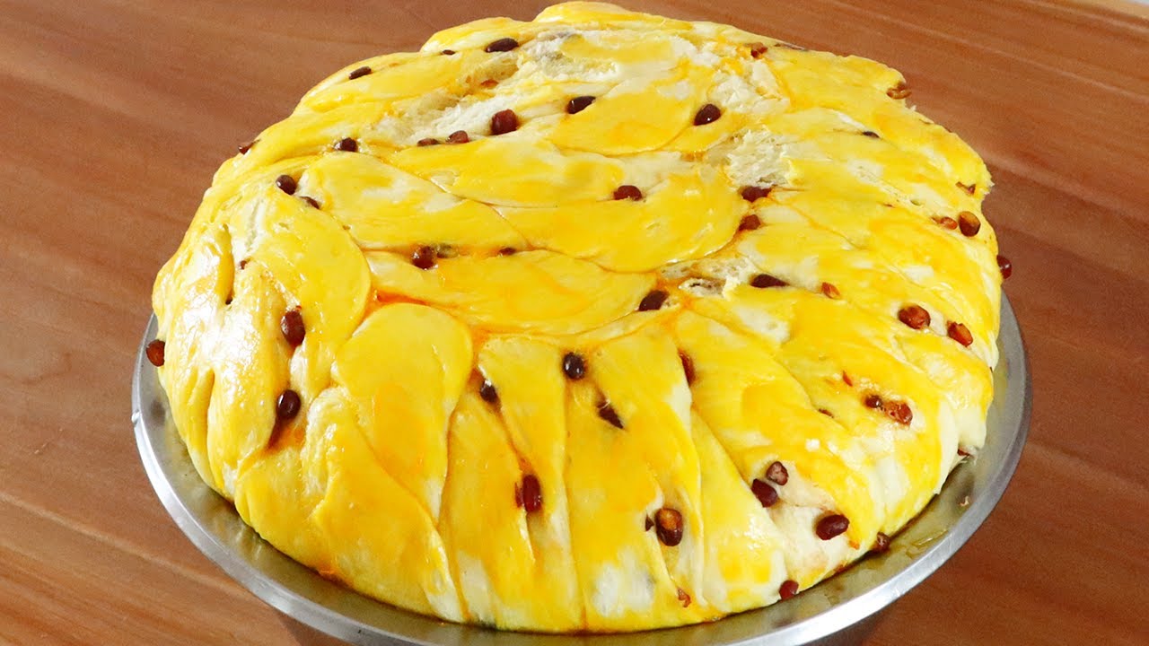 4 яйца в миске с мукой, лепка коржей без духовки