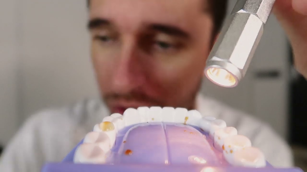 ASMR DENTISTA LOUCO LIMPANDO SEUS DENTES