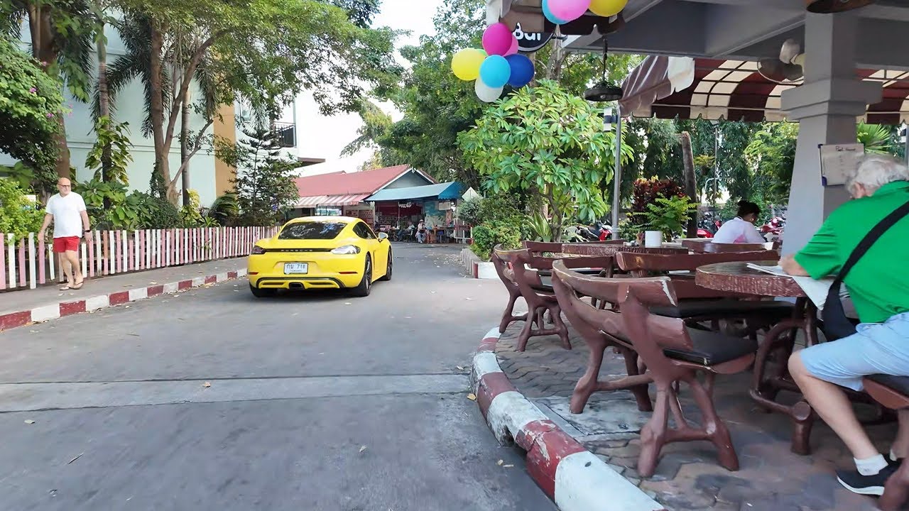 Walking Around Pattaya: Honey, Soi7, Buakhao, & New Plaza - 2026