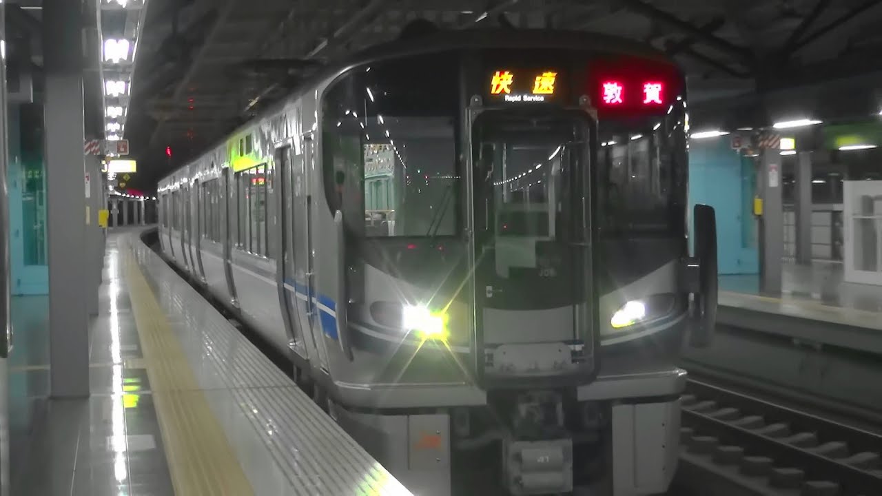 JR西日本521系3次車2両編成の「快速」　早朝の福井駅4時50分発快速敦賀行き　発着番線が4番線から3番線に変更