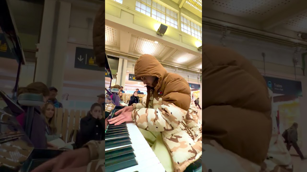 Piano Gare de l’Est je joue Medellin de Sofiane Pamart