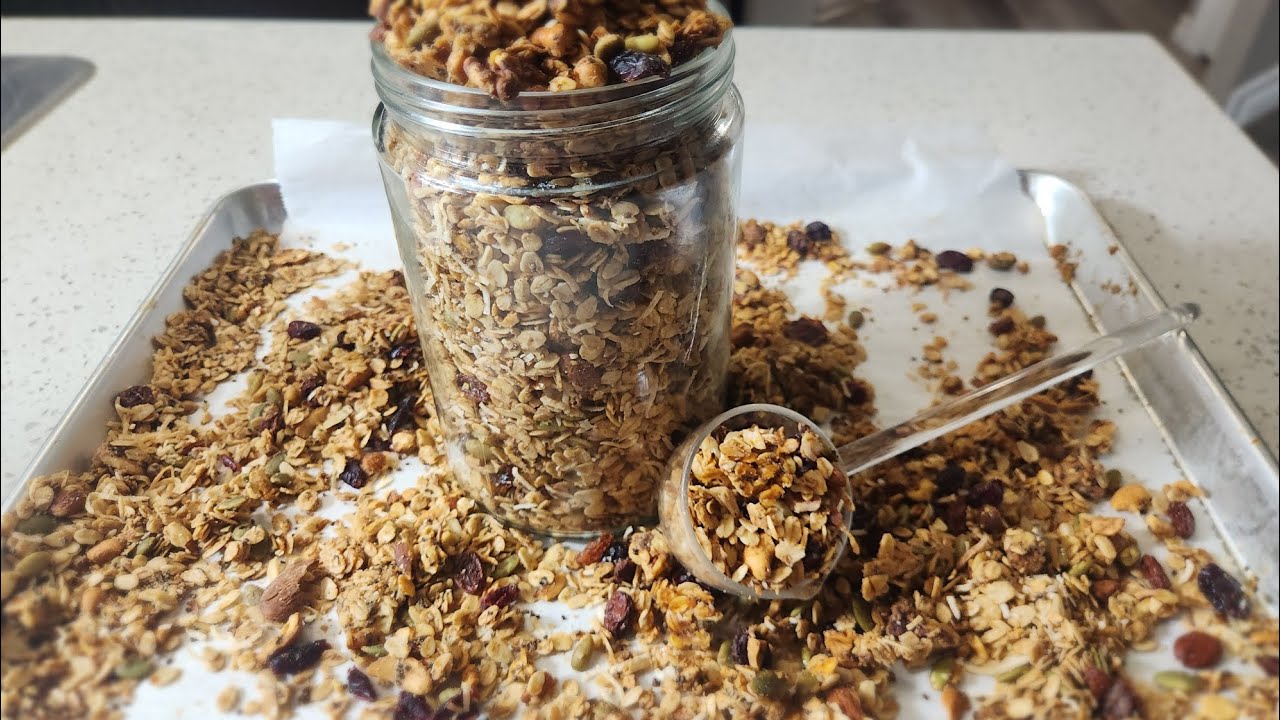 HEALTHY HOMEMADE GRANOLA 