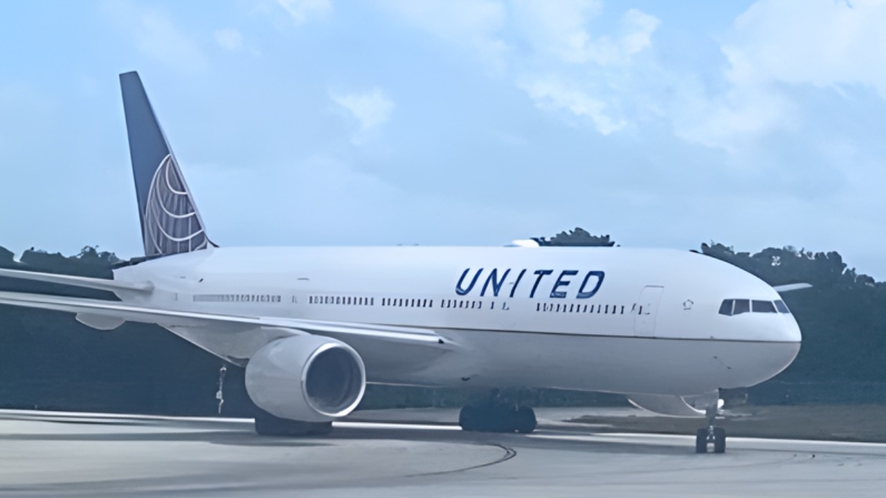 ✈️ 3 Minutes of Busy Action | Plane Spotting at Cancun International Airport (CUN)